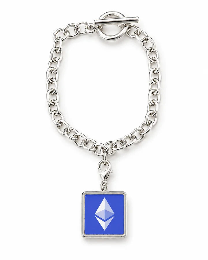 Close look at the polished chain and Ethereum charm